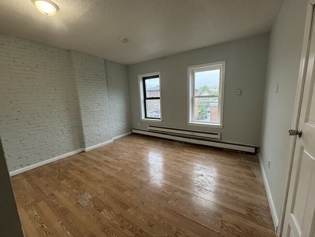 Building Photo - 133 Hungerford St