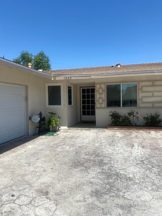 Foto del edificio - 1256 Sycamore Dr