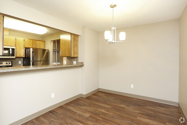 Dining Room - Graymayre Crossing Apartments