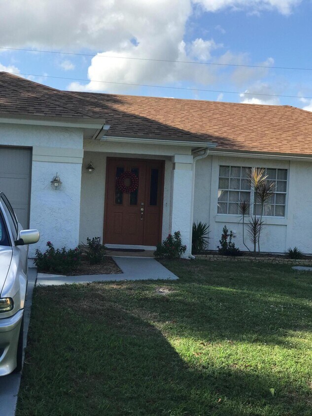 2586 SE Rock Springs Drive Port Saint Luc... House Rental in Port