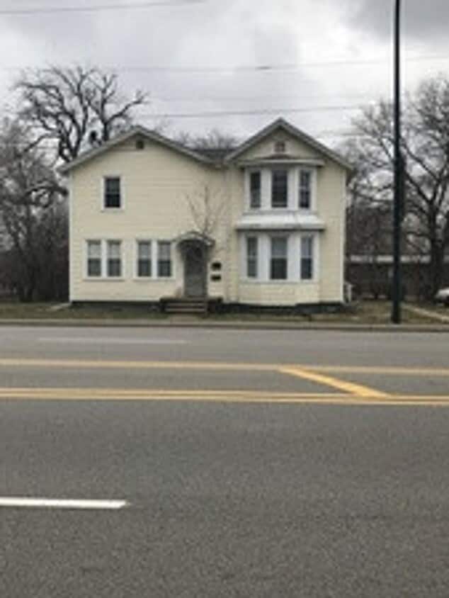 1201 S State St Unit 2nd Floor Rear, Lockport, IL 60441 Room for Rent