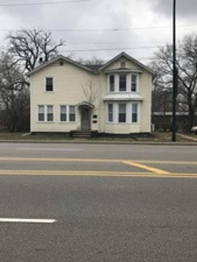 Building Photo - 1201 S State St