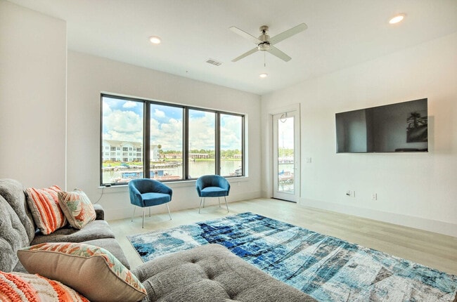 Building Photo - 15310 TX-105