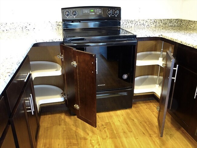 Foto del edificio - 345 Cedar Holw