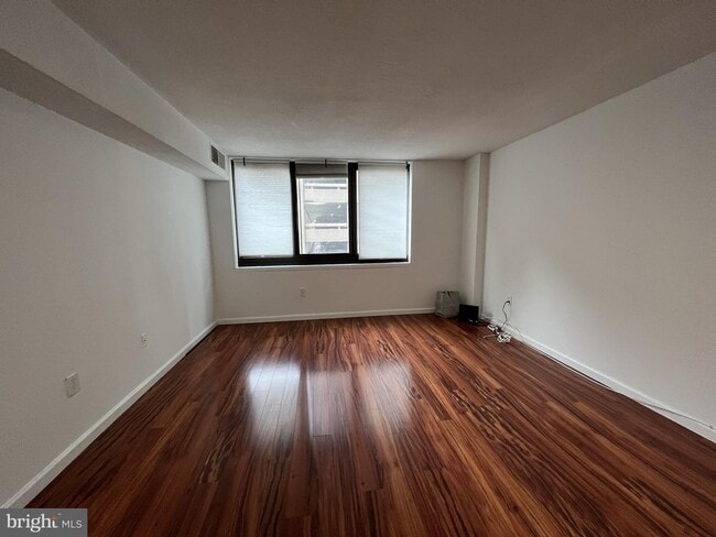 Building Photo - 1420 Locust St