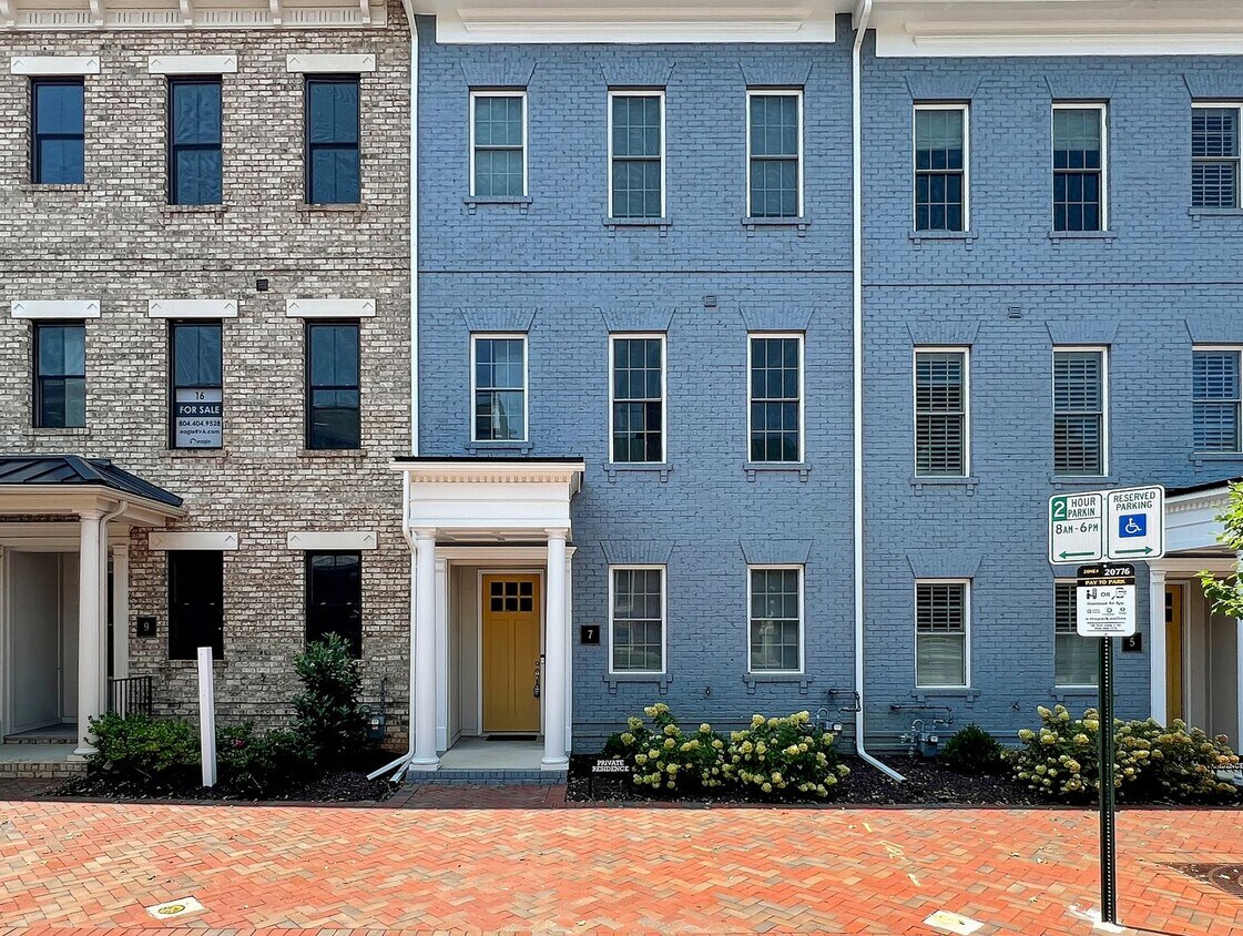 Primary Photo - Stunning Luxury Townhome with Elevator in ...