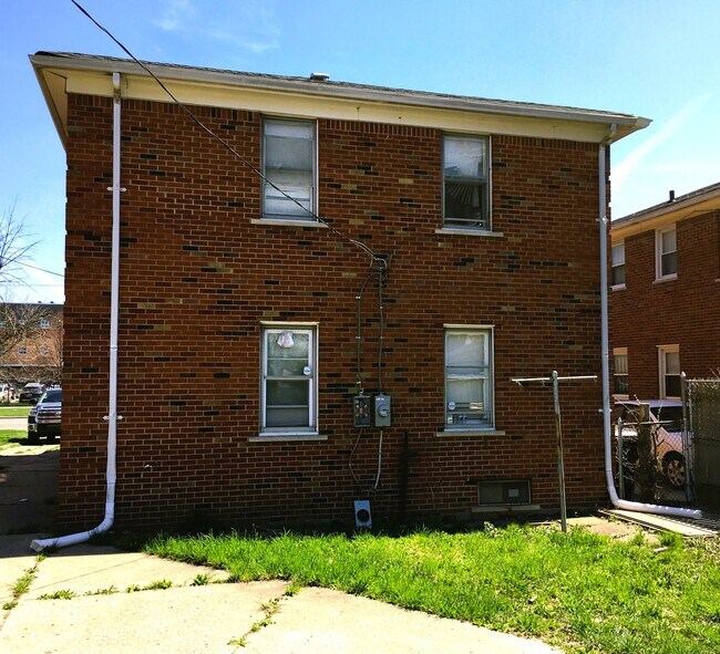 Building Photo - 18457-59 Hoover