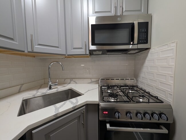 Building Photo - 503 W Belmont Ave
