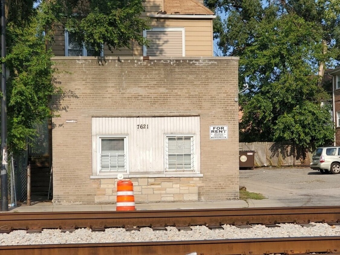 Foto principal - 7621 S Exchange Ave