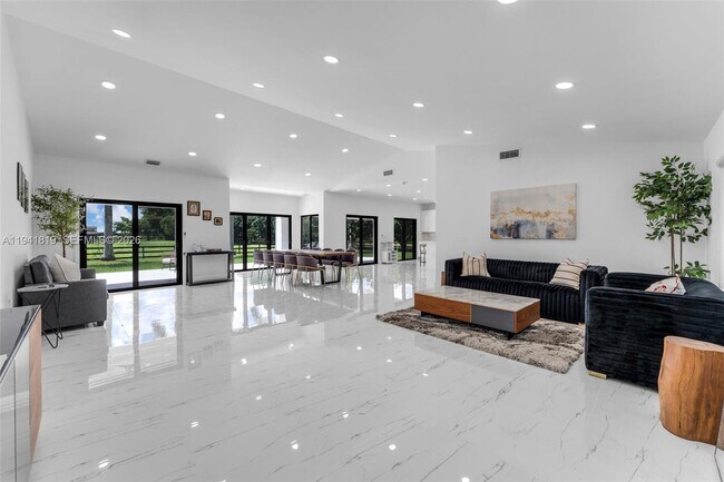 Foto del edificio - 14300 SW 192nd St