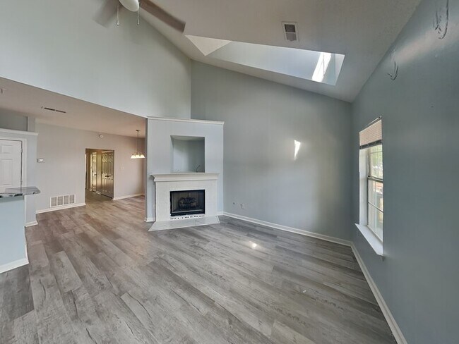 Foto del edificio - 6758 Whitten Pine Dr