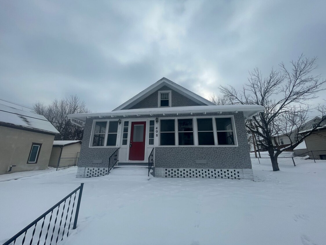 Foto principal - Updated 2 Bedroom 2 Bathroom Home