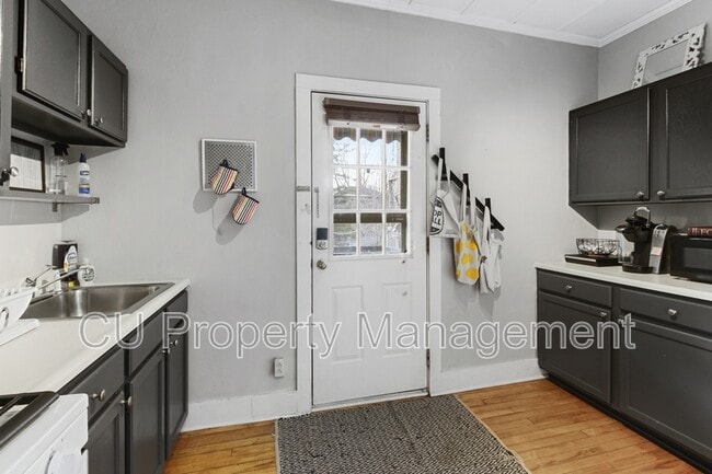 Foto del edificio - 415 N Neil St