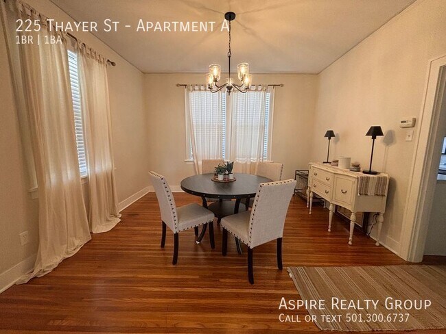 Foto del edificio - One Bedroom Craftsman Cottage Apartment in...