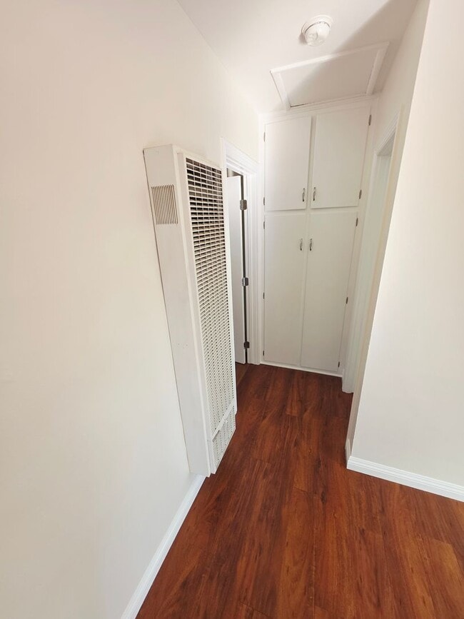 Building Photo - 449 W Harvard St