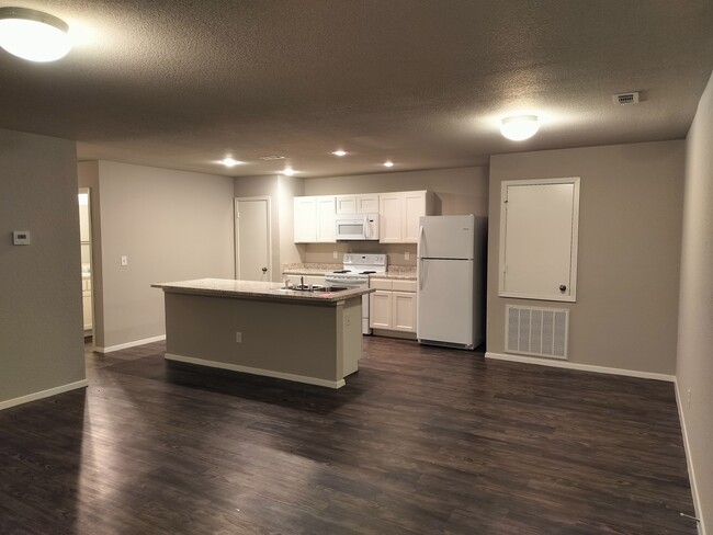 Building Photo - 262 E Anabranch Ct