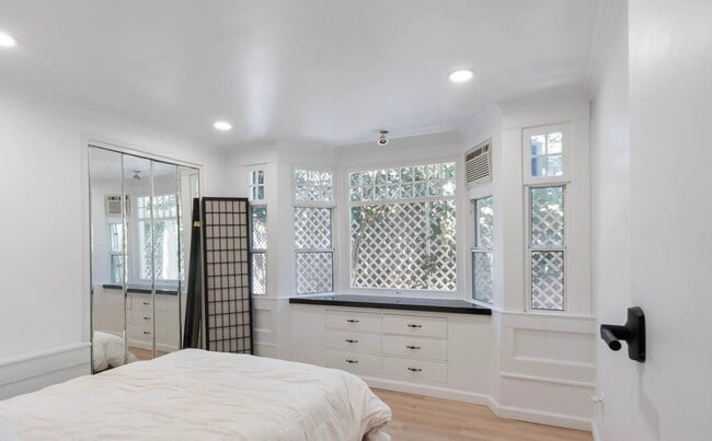 Bedroom - 823 Glendale Blvd