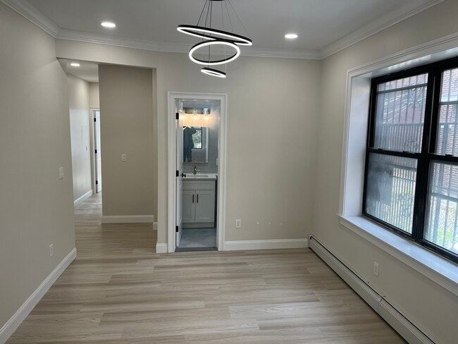 Building Photo - 4048 Hampton St