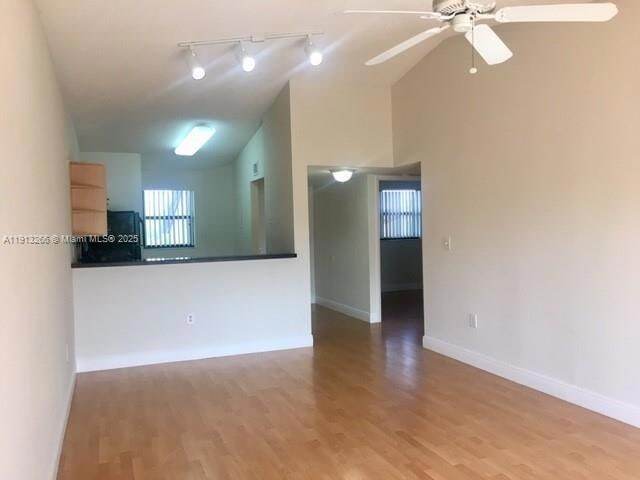 Foto del edificio - 9925 Nob Hill Pl