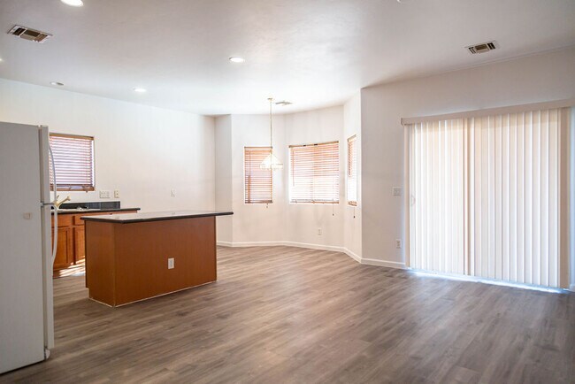 Foto del edificio - 6630 S Via Molino De Viento