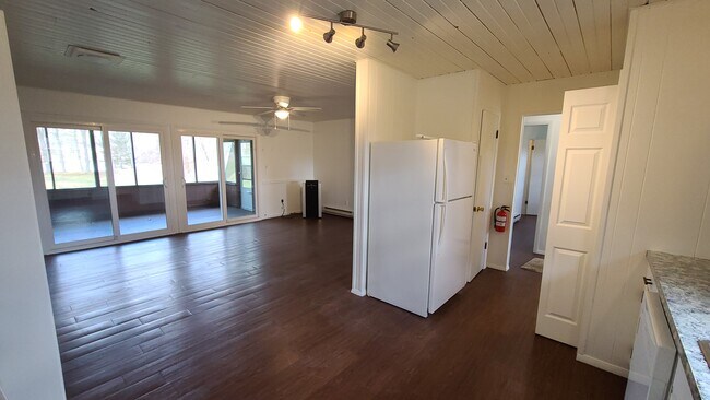 Building Photo - 8105 Seasons Rd