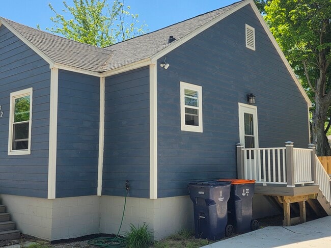 Building Photo - 232 Maple Ave