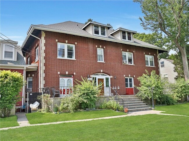 Building Photo - 12 Lincoln Pl