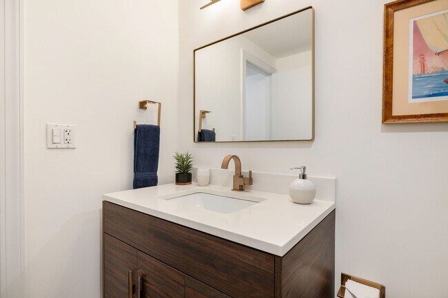 Building Photo - 100 Edgewater Dr