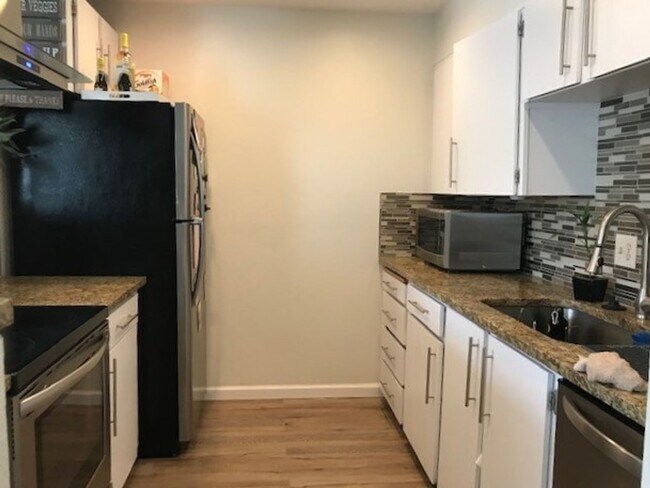 Building Photo - Remodeled Springwood Unit- 2 Bedrooms 1 Ba...