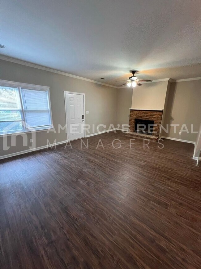 Foto del edificio - Townhome For Rent In Pelham!!! COMING SOON!