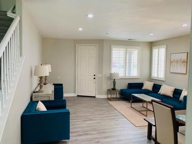 Building Photo - Amazing 5 bedroom home for rent in North F...