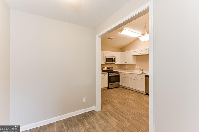 Building Photo - 738 Stonebridge Crescent