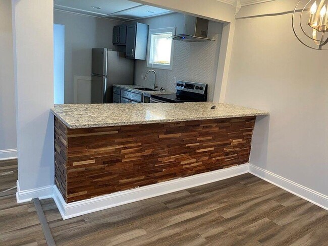 Foto del edificio - BEAUTIFULLY RENOVATED 3br/2ba BUNGALOW!!!!...