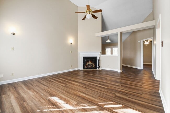 Building Photo - Pet Friendly Three Bedroom!