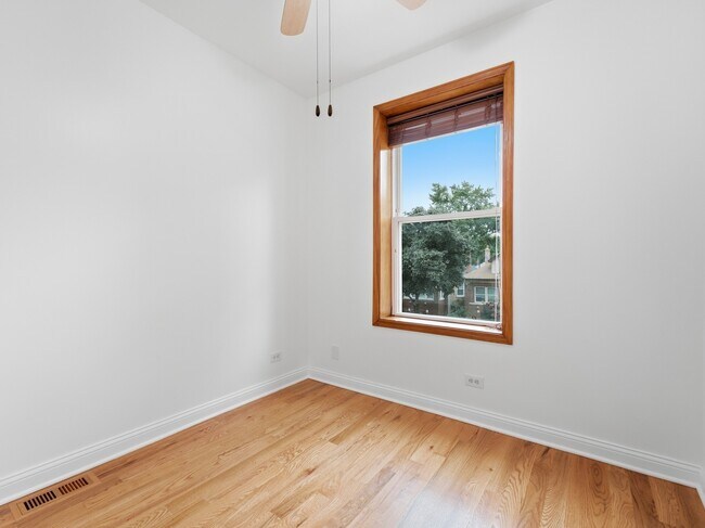 Foto del edificio - 3408 N Springfield Ave