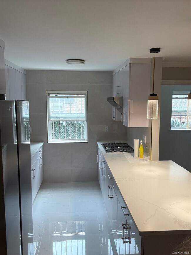 Foto del edificio - 18-53 Clintonville St