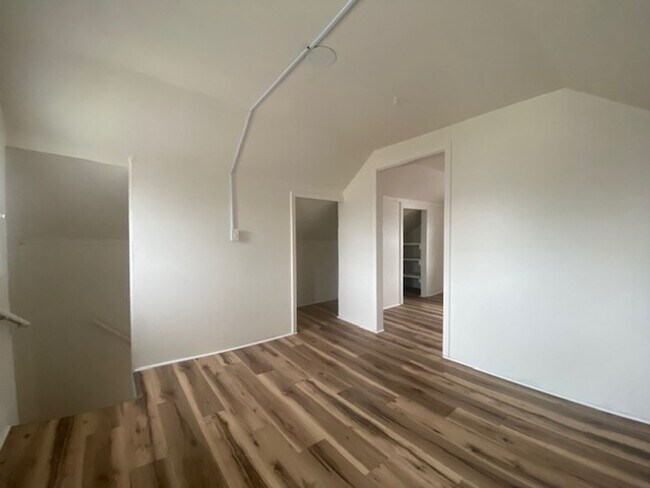 Foto del edificio - 2 Bed 1 Bath Single Family Home Available in South Charleston+