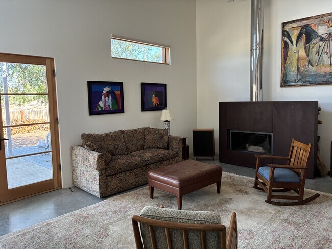 Building Photo - 314 A Spruce Ln