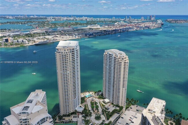 Foto del edificio - 808 Brickell Key Dr