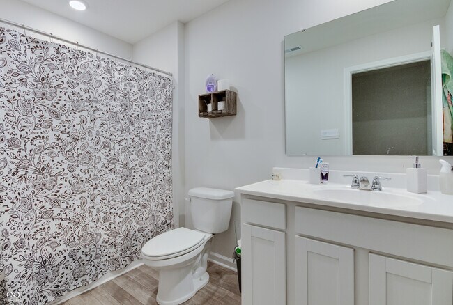 Building Photo - 2208 Gambel Ln