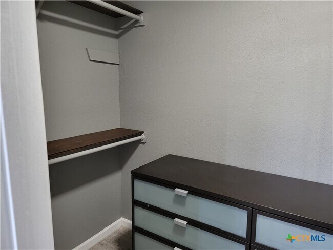 Foto del edificio - 2708 Taft St
