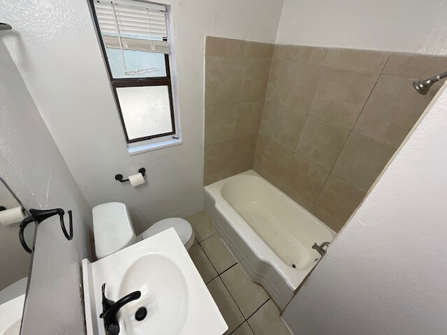 Foto del edificio - 1810 Hammock St