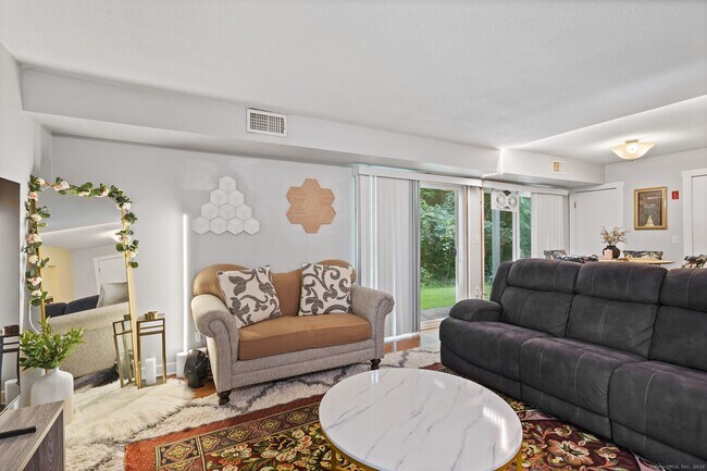 Foto del edificio - 59 Brookwood Dr