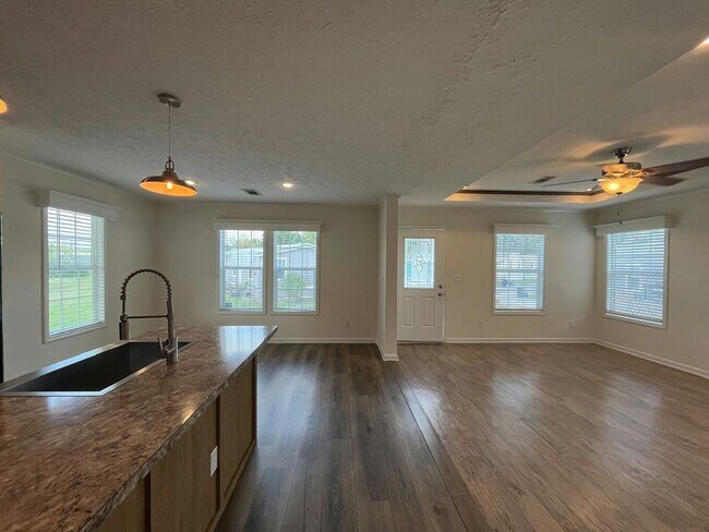 Foto del edificio - 568 Leopard Ln