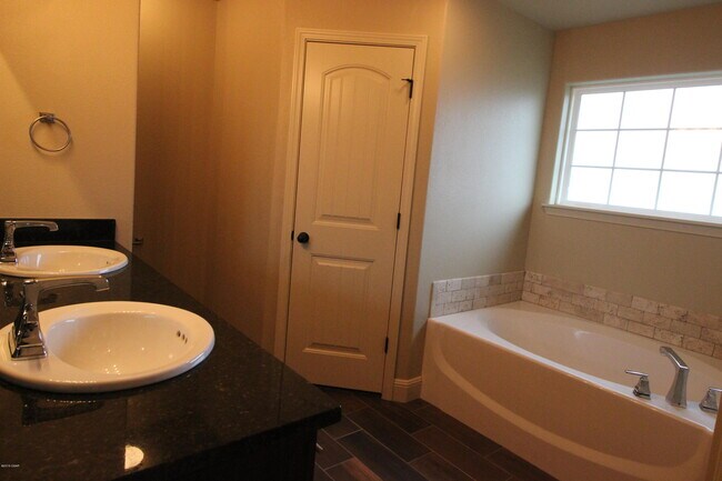 Foto del edificio - 3011 Dusty Ln