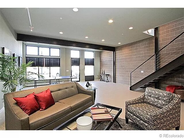 Foto del edificio - 11878 Bradburn Blvd