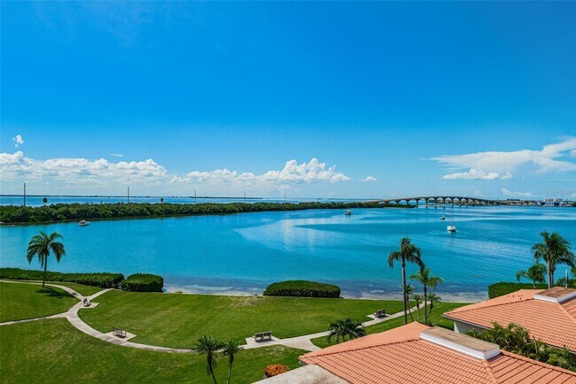 Foto del edificio - 6357 Bahia Del Mar Blvd S