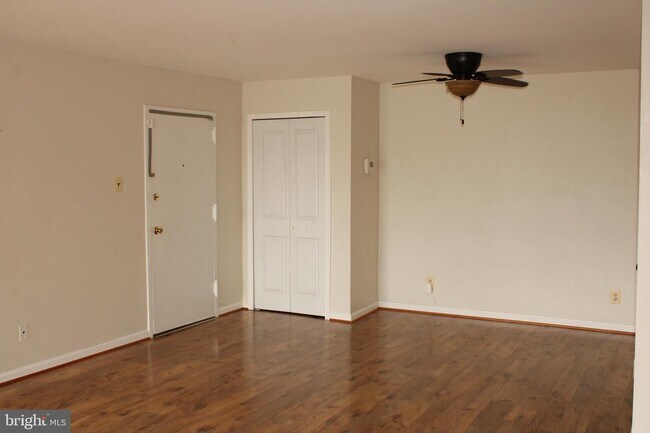 Building Photo - 10127 Prince Pl