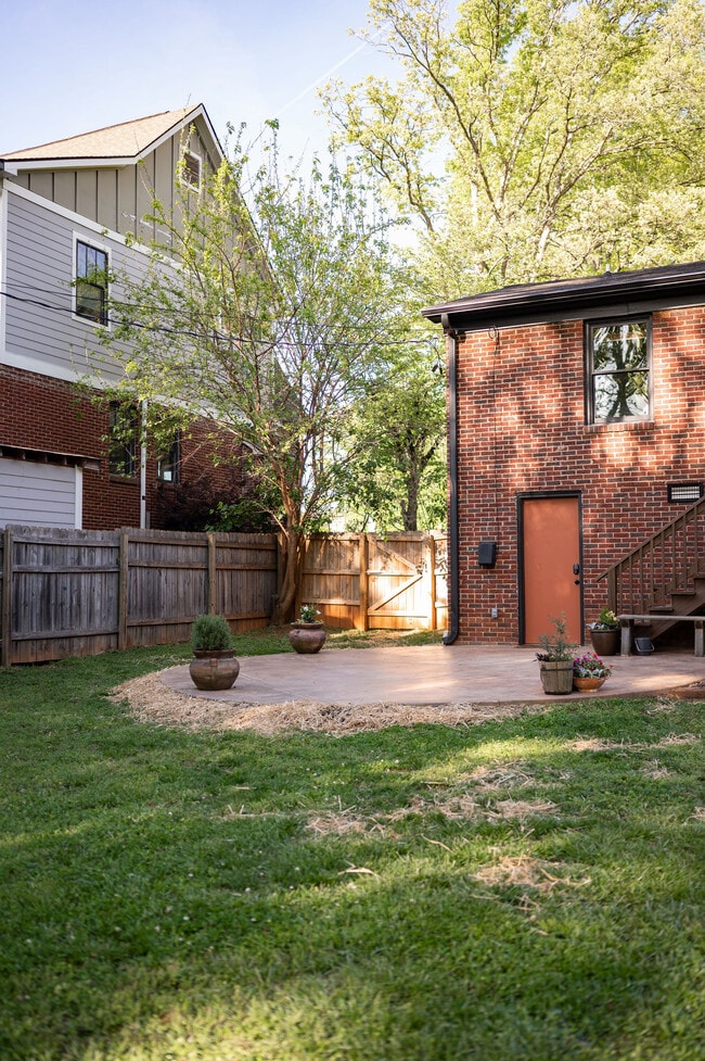 Building Photo - 926 Herrin Ave