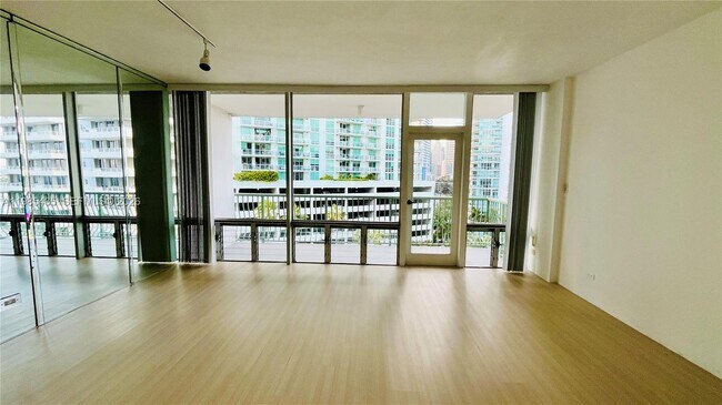 Foto del edificio - 1408 Brickell Bay Dr
